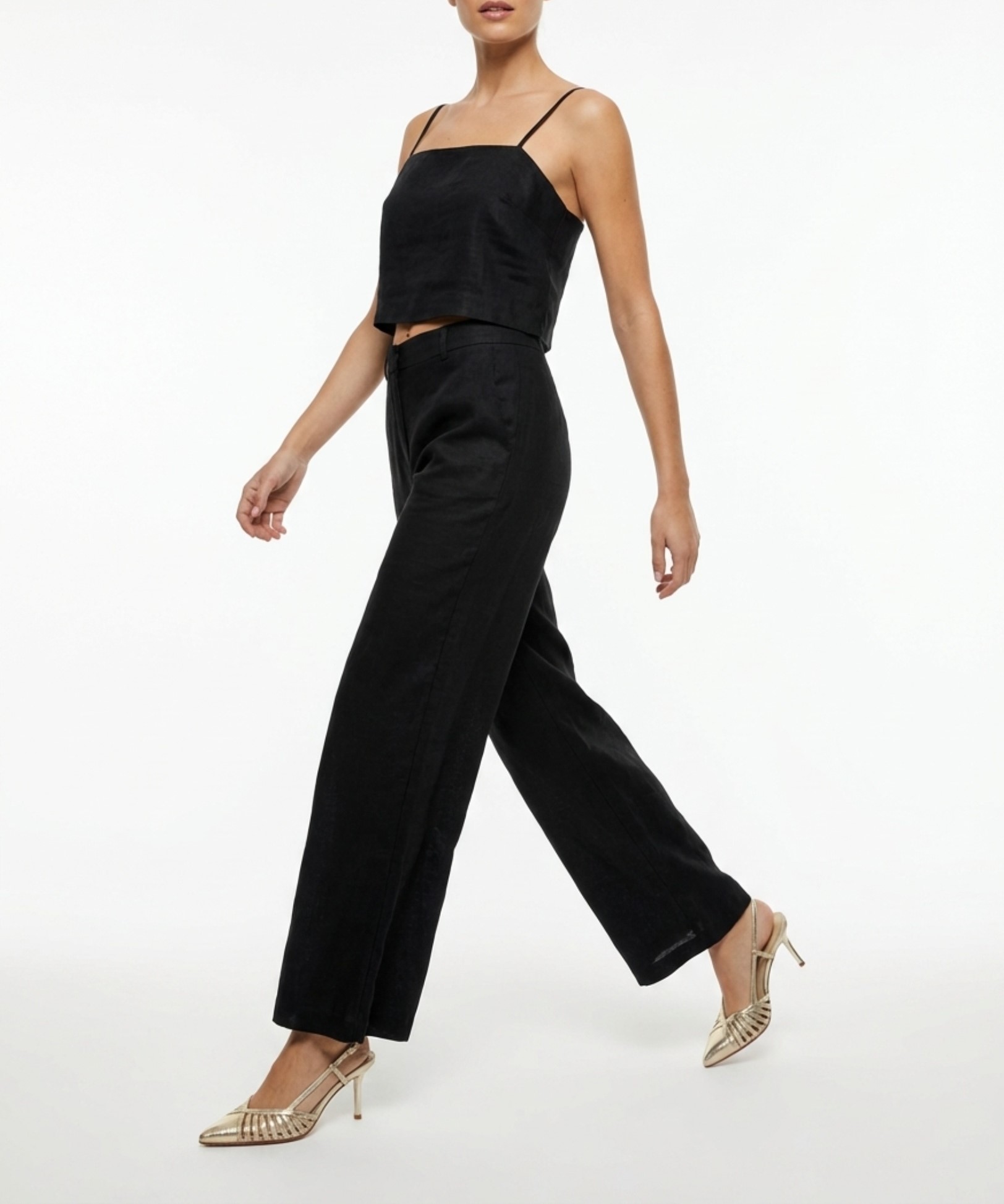 Sapato com salto fino e tiras image number null